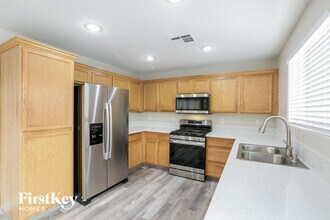 5681 Woods Crossing St in Las Vegas, NV - Foto de edificio - Building Photo