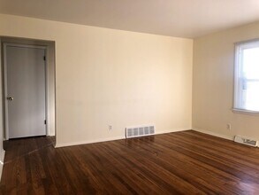 8051 27th Ave in Kenosha, WI - Building Photo - Building Photo