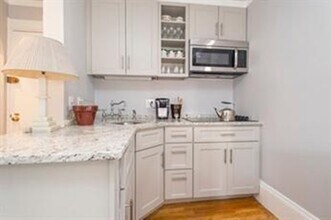 9 Willow St, Unit 52 in Boston, MA - Building Photo - Building Photo