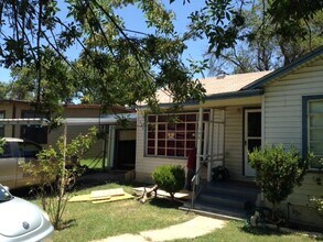 206 Avalon St in San Antonio, TX - Foto de edificio - Building Photo
