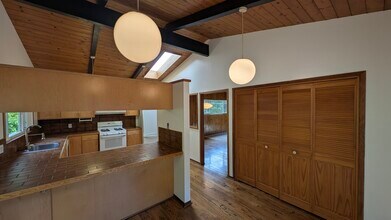 128 Bothin Rd in Fairfax, CA - Foto de edificio - Building Photo