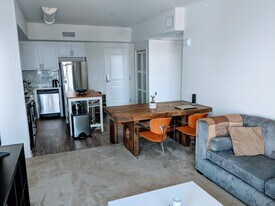 12655 Bluff Creek Dr, Unit 422 in Los Angeles, CA - Building Photo