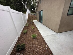 1155 N Currier Ave, Unit 2F in Simi Valley, CA - Building Photo - Building Photo