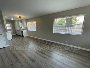 2121 E Grand Ave in Escondido, CA - Building Photo - Building Photo