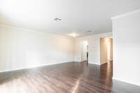 Camelot Apartments in Orange, TX - Foto de edificio - Interior Photo