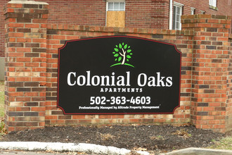 Colonial Oaks in Louisville, KY - Building Photo - Building Photo