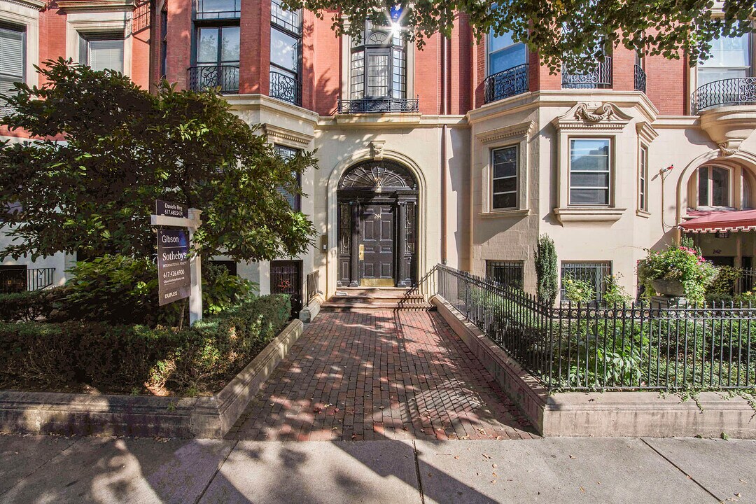 244 Beacon St, Unit 1B in Boston, MA - Foto de edificio