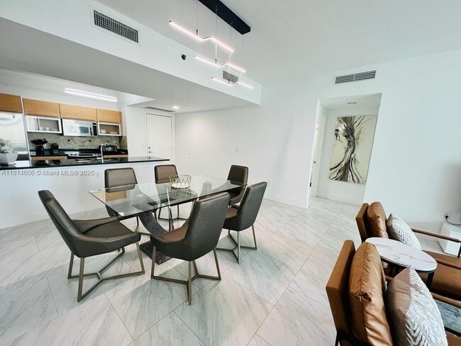 951 Brickell Ave, Unit 607 in Miami, FL - Building Photo - Building Photo