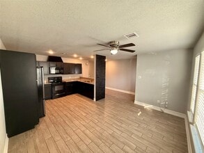 3727 Putnam Dr in Bacliff, TX - Building Photo - Building Photo