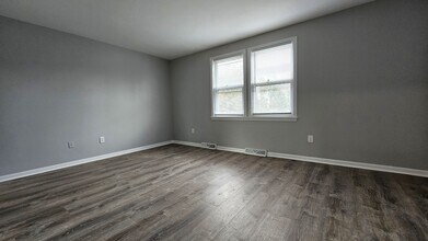 158 Main St in Winooski, VT - Foto de edificio - Building Photo