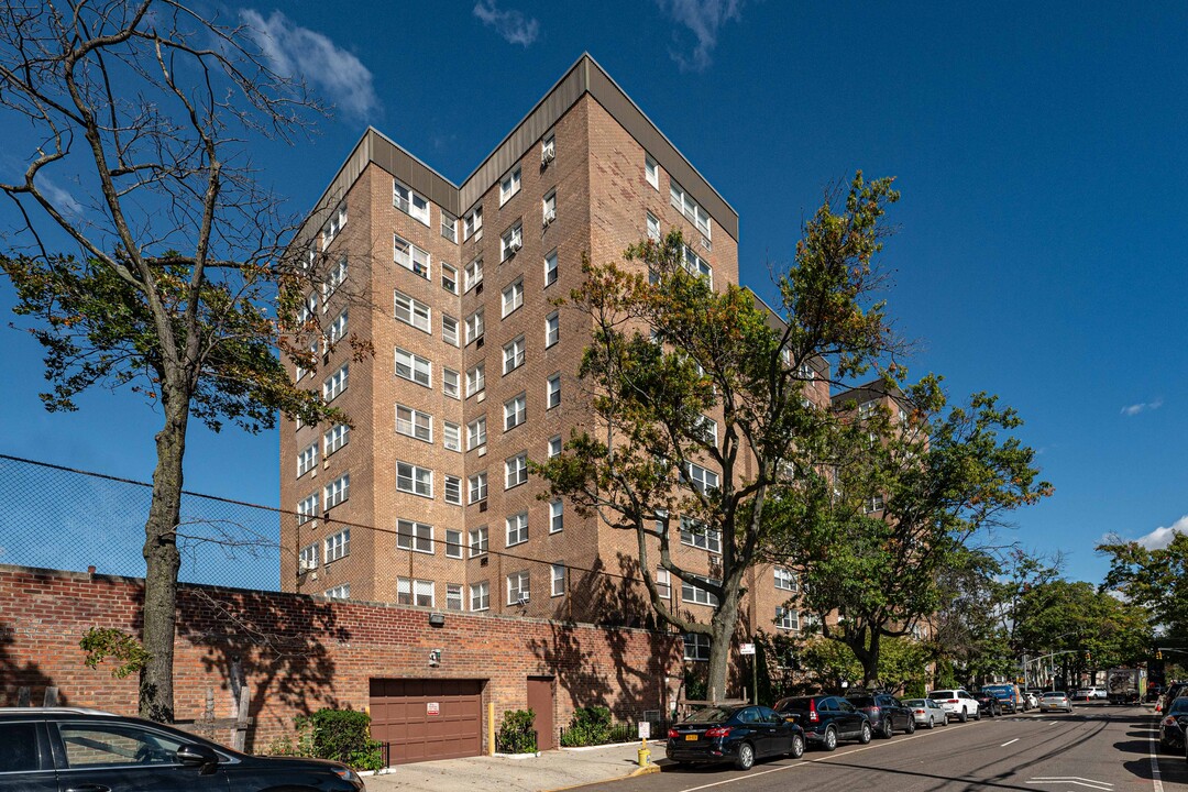 Justice Court in Elmhurst, NY - Building Photo