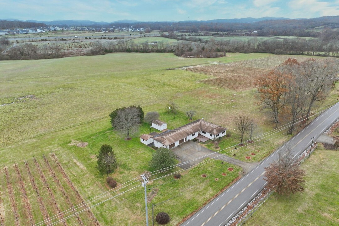 6206 Patton Rd in Arrington, TN - Building Photo