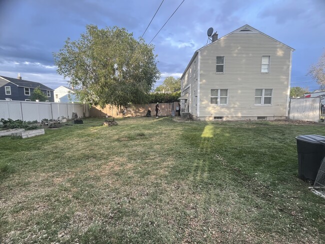 1408 Black Ct in Richland, WA - Foto de edificio - Building Photo