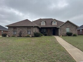 6808 Cameron Ln in Texarkana, TX - Building Photo