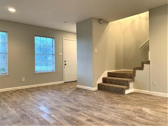10004 Westview Dr