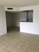 7220 NW 179th St-Unit -211 in Hialeah, FL - Building Photo - Building Photo