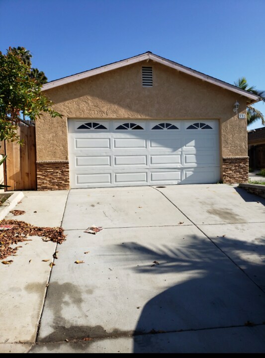 331 W Connecticut Ave in Vista, CA - Building Photo