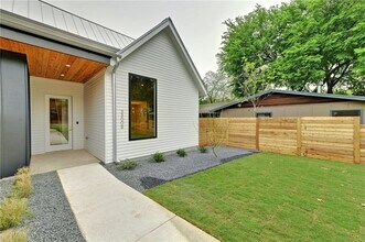 3300 S 5th St in Austin, TX - Building Photo - Building Photo