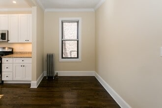 1360 E 52nd St, Unit S2 in Chicago, IL - Foto de edificio - Building Photo