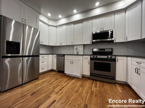 172 N St, Unit 1 in Boston, MA - Building Photo - Building Photo
