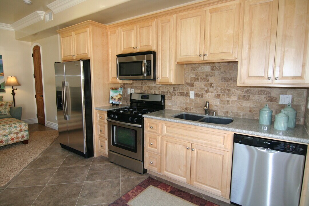 1202 Oak Ave in Carlsbad, CA - Building Photo