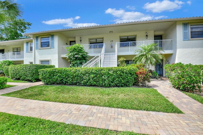 19 Westgate Ln in Boynton Beach, FL - Building Photo - Building Photo