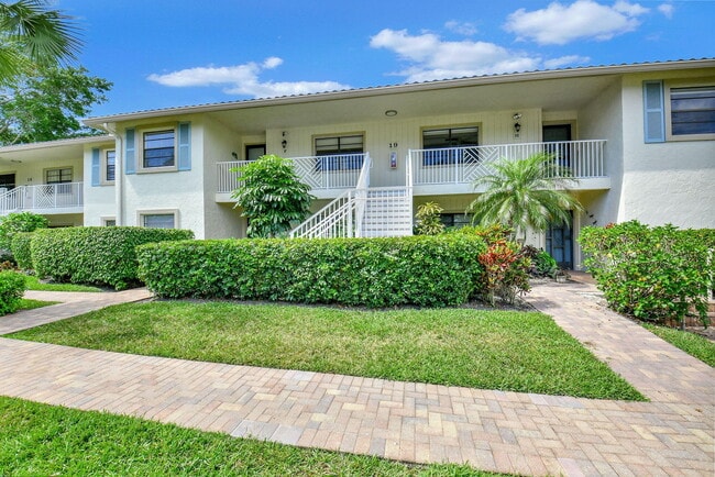 19 Westgate Ln in Boynton Beach, FL - Foto de edificio - Building Photo