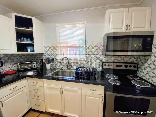 1119 32nd St-Unit -2c7e8afd-a0e8-11ed-b85d-0a37702c7708 in Sarasota, FL - Foto de edificio - Building Photo