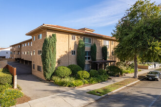 120 Sierra Madre Blvd in Pasadena, CA - Foto de edificio - Primary Photo