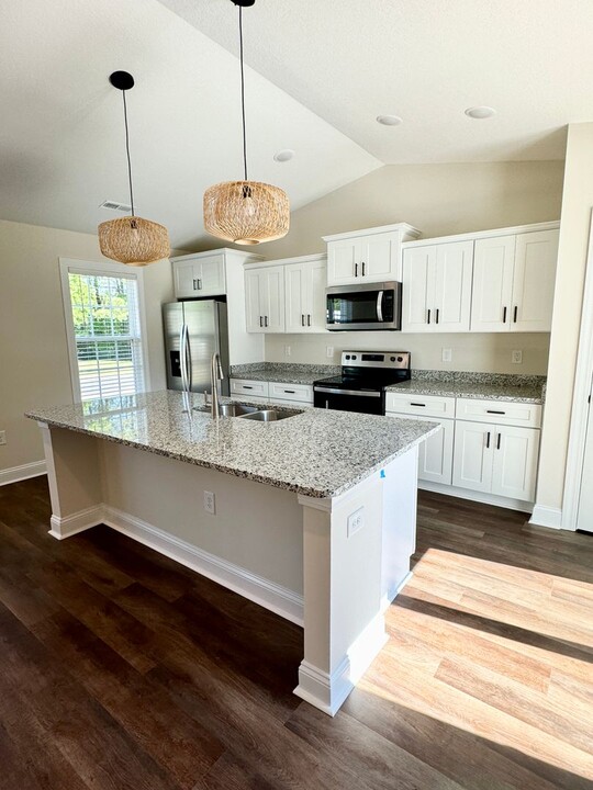 2014 Phoenix Dr in Conway, SC - Foto de edificio