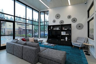 Redmond Park Apartments in Bellevue, WA - Building Photo - Interior Photo