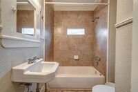 115 Goldenrod St photo'