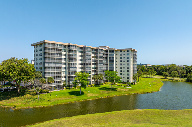 Condo One Hundred Fourteen in Pompano Beach, FL - Building Photo - Building Photo