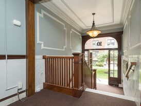 10-12 Greenway Ct in Brookline, MA - Building Photo