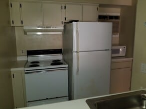 1619 W Oak Ridge Rd in Orlando, FL - Building Photo - Building Photo