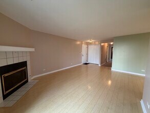 311 Sheffield Ct in Roselle, IL - Foto de edificio - Building Photo