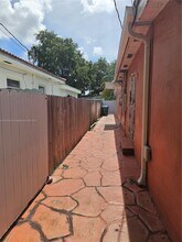 651 SW 66th Ave in Miami, FL - Building Photo - Building Photo