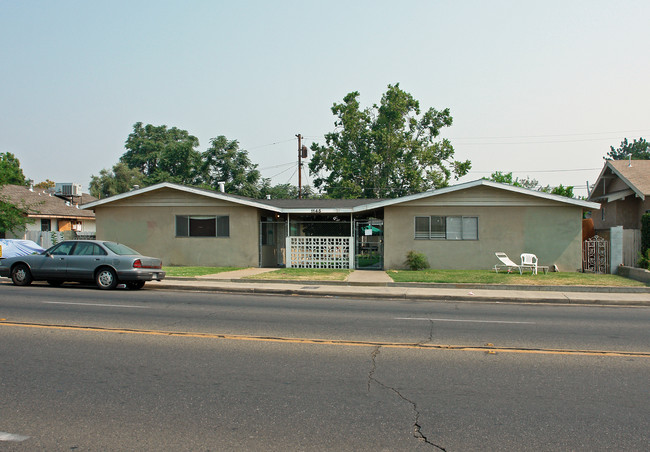 1145 E Clinton Ave in Fresno, CA - Building Photo - Building Photo