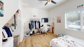 6271 Mary Ln Dr in San Diego, CA - Building Photo