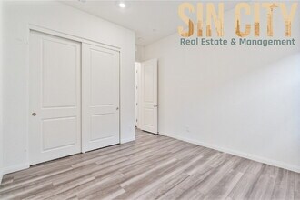 11828 Black Canary Ave in Las Vegas, NV - Foto de edificio - Building Photo