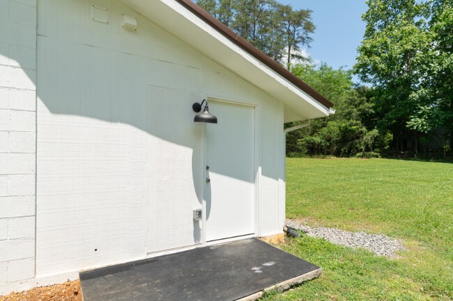 2035 O'Neil Rd in Newport, TN - Building Photo - Building Photo