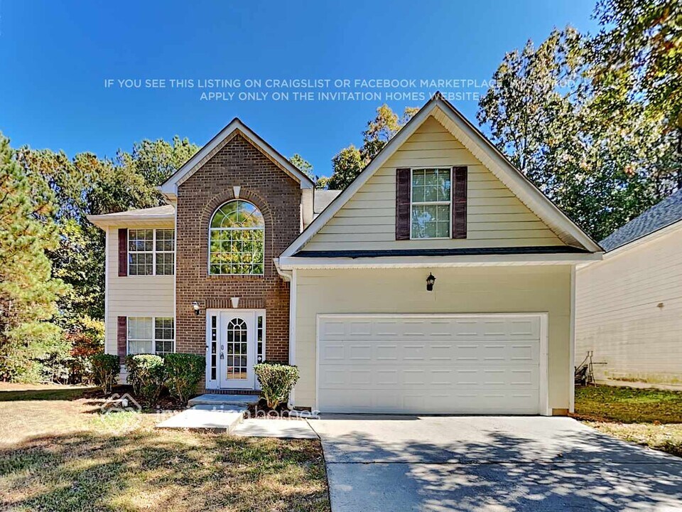 6767 Mancha St in Atlanta, GA - Building Photo