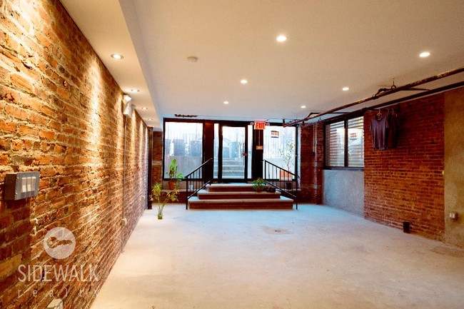 56 Jewel St in Brooklyn, NY - Building Photo - Interior Photo