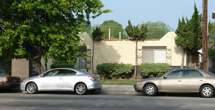 8411 Lindley Ave in Northridge, CA - Building Photo - Building Photo