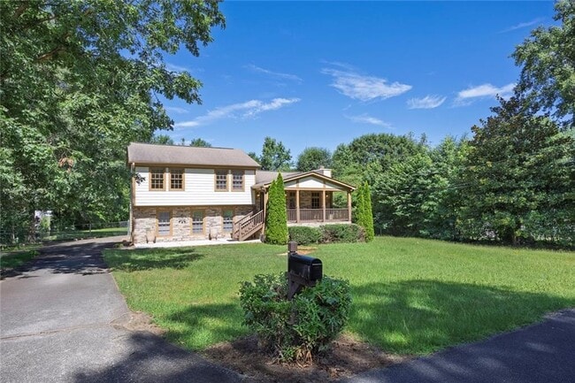 2460 Sims Dr NE in Marietta, GA - Foto de edificio - Building Photo