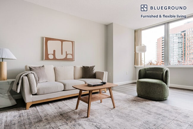 4835 Cordell Ave in Bethesda, MD - Foto de edificio - Building Photo