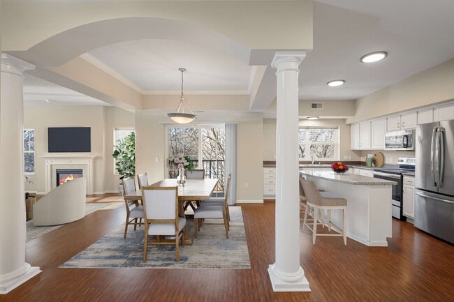 Lake Hazeltine Woods in Chaska, MN - Building Photo - Building Photo