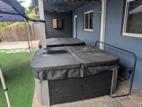 919 Orange Is in Fort Lauderdale, FL - Foto de edificio - Building Photo