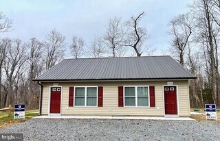 8444 Blue Jay Meadows in King George, VA - Building Photo