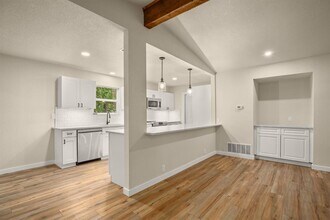12903 Ben Milam Dr in Manchaca, TX - Building Photo - Building Photo